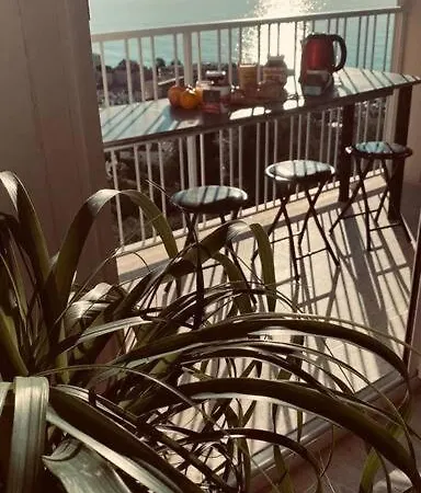 Chris'home